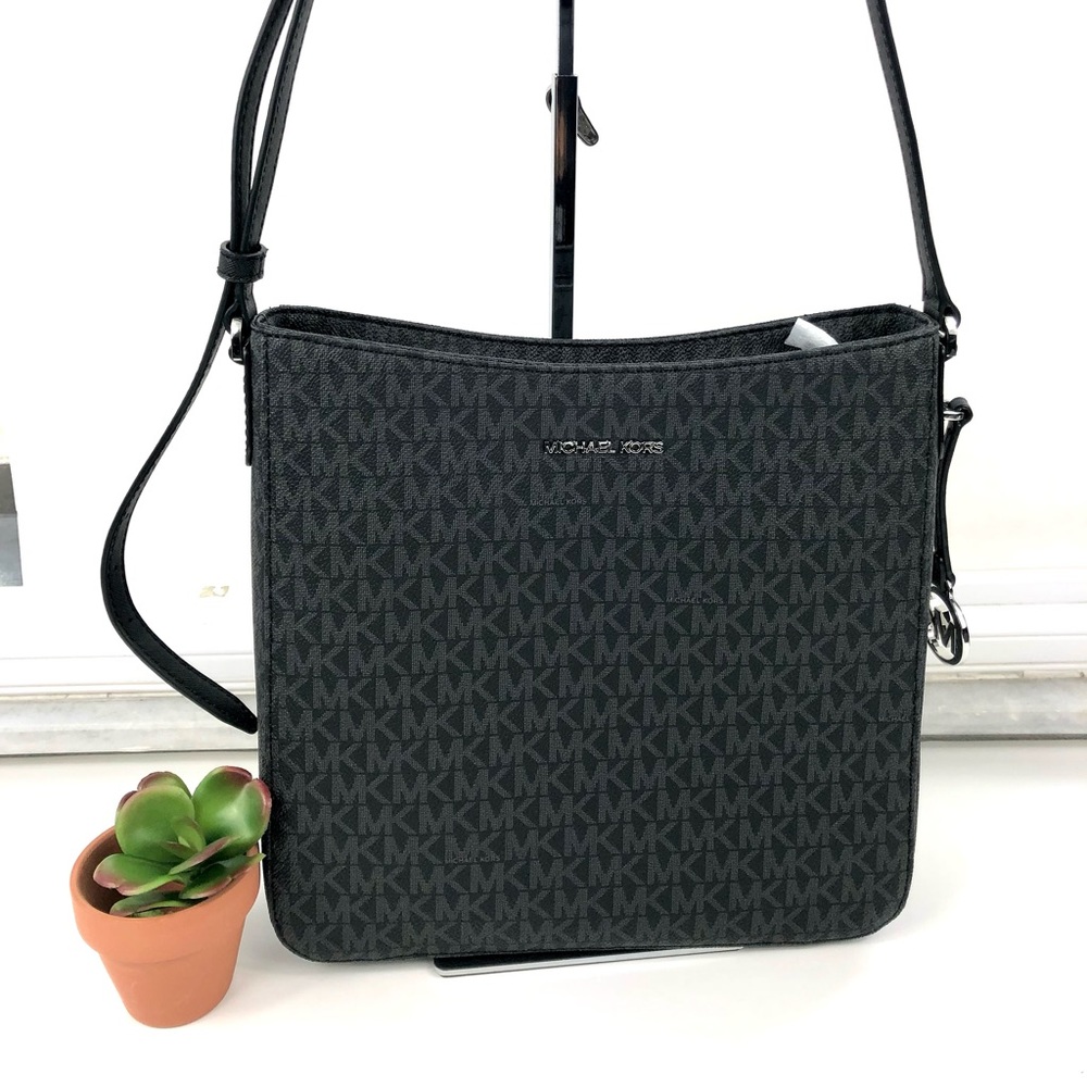 Michael Kors LG Crossbody Messenger Bag